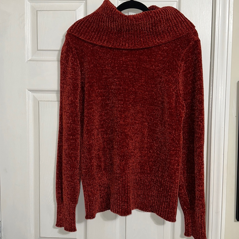 SOLD: Rust-colored Sweater 🍁